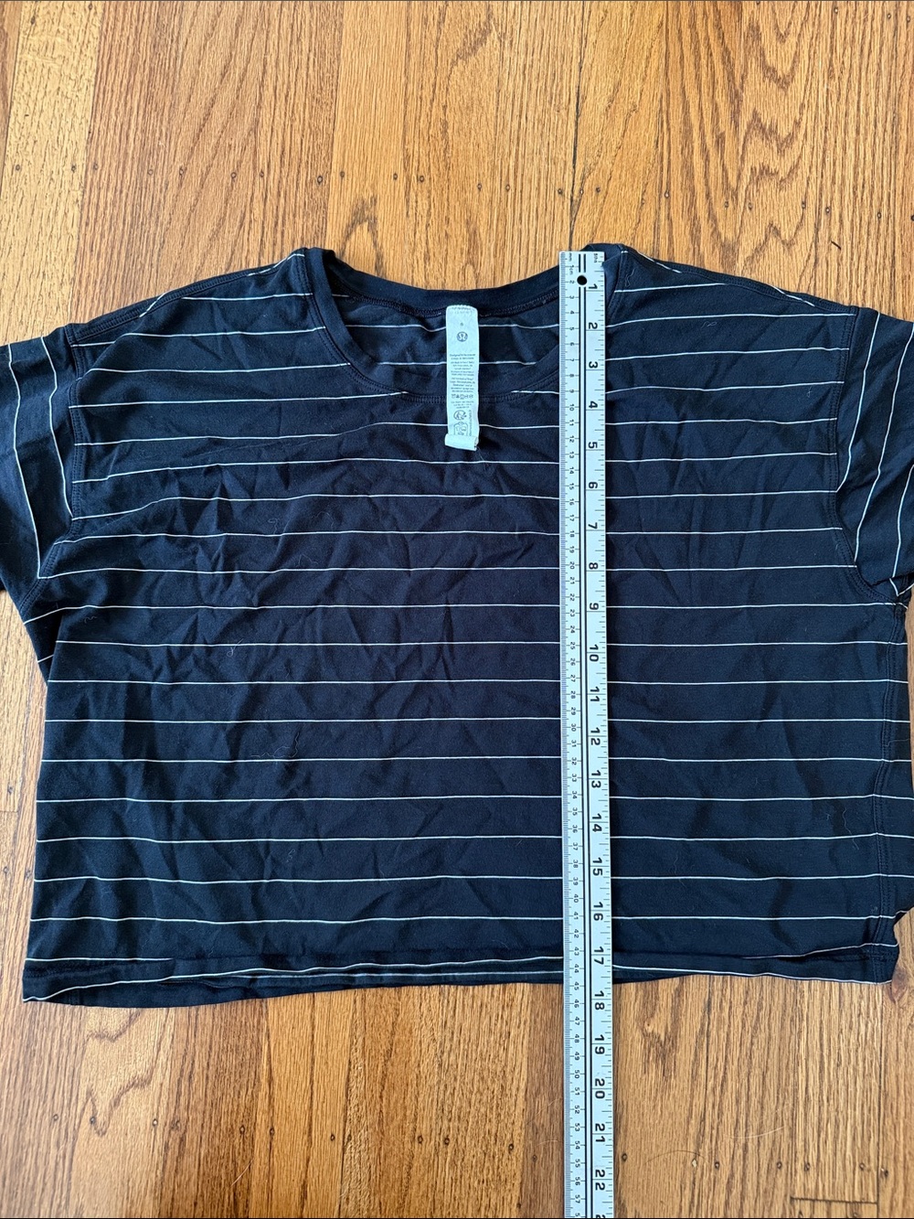 Lululemon Cates Crop Tee 8 - Picture 5 of 8
